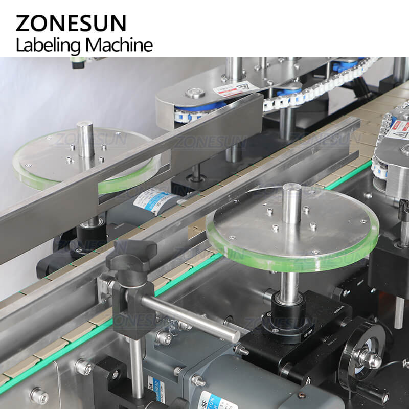 bottle separating structure of labeling machine