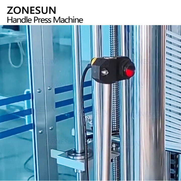 ZONESUN ZS-YG18 التلقائي الكبير للمياه المعدنية زيت الطعام PET الزجاجات البلاستيكية مقبض الرقبة قضيب حلقة رفع إدراج آلة معدات التعبئة والتغليف