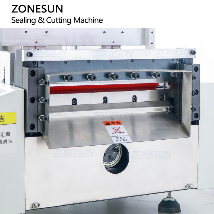 cutting structure of roll film cutting sealing machine