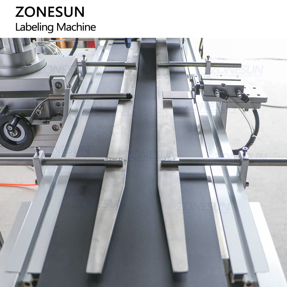 conveyor of plastic box three side labeling machine