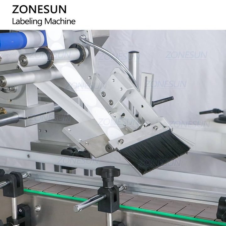 ZS-TB822P 자동 자체 접착제 스티커 라운드 플라스틱 병 캡 상단 측면 및 하디 사이드 라벨링 머신 허니 잼